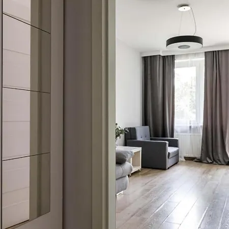 Apartment Close *